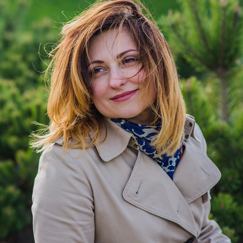 Jelena K nasmejana na otvorenom – iskustvo sa Fortis sigurnosnim vratima