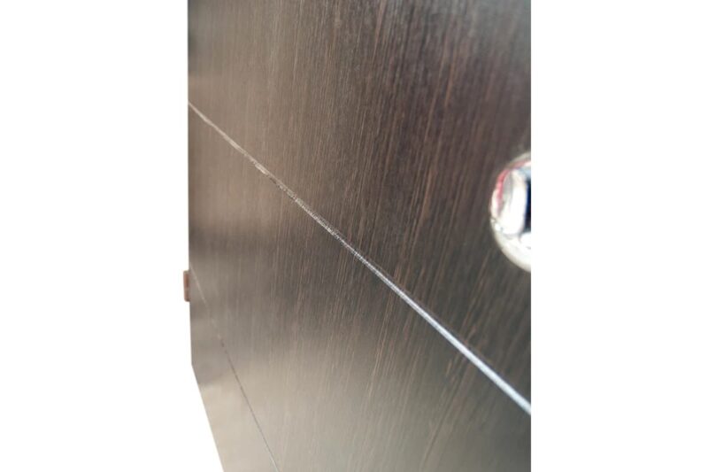 Leavina sigurnosna vrata – detalj teksture drveta