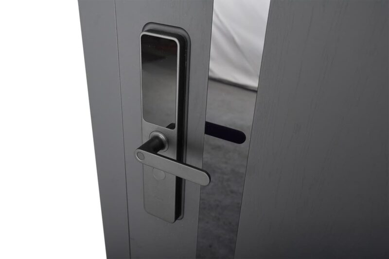 Stella crna sigurnosna vrata sa pametnom bravom – detalj brave